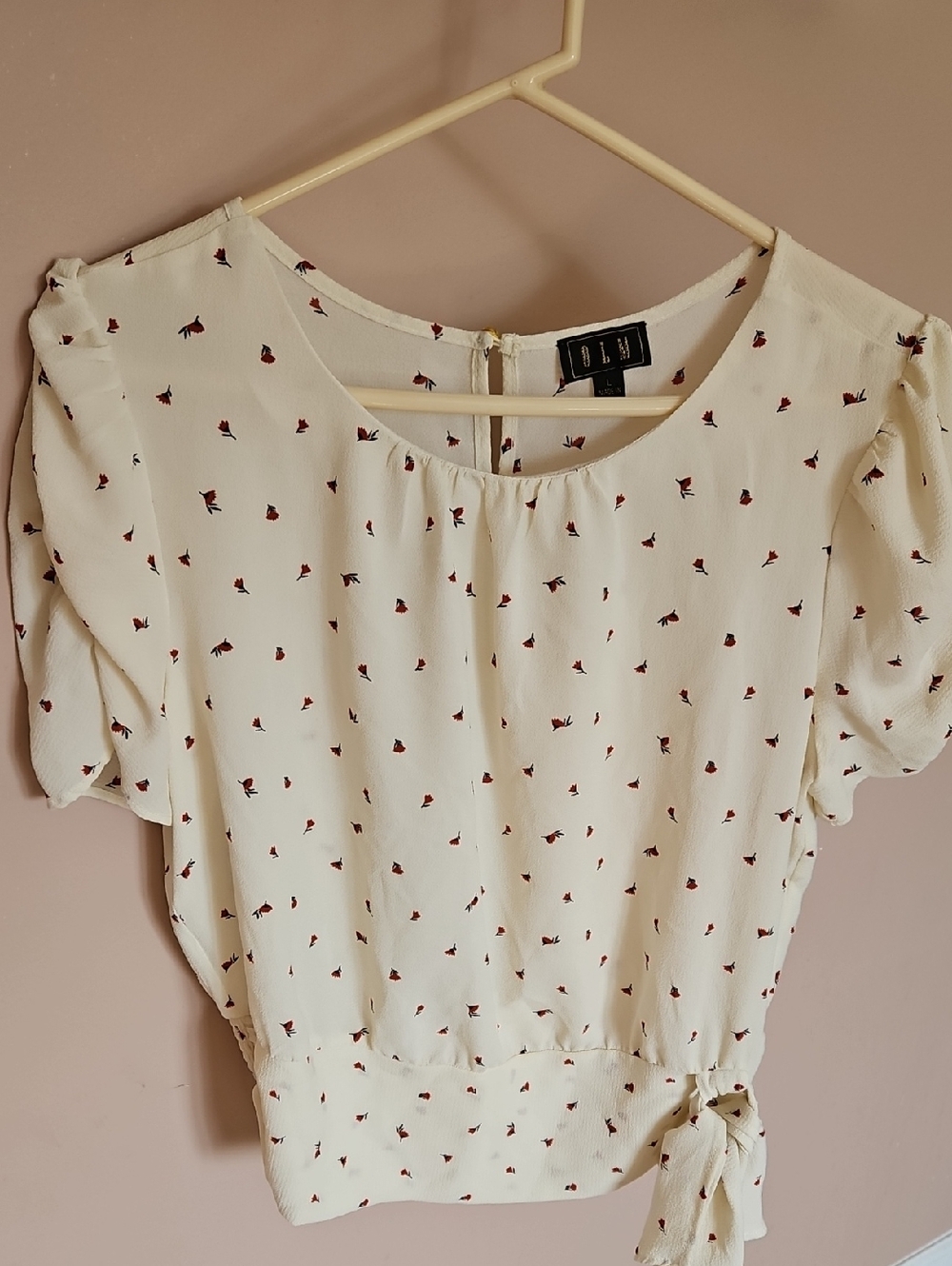 OLM White Floral Top Size Large Red Flower Blouse